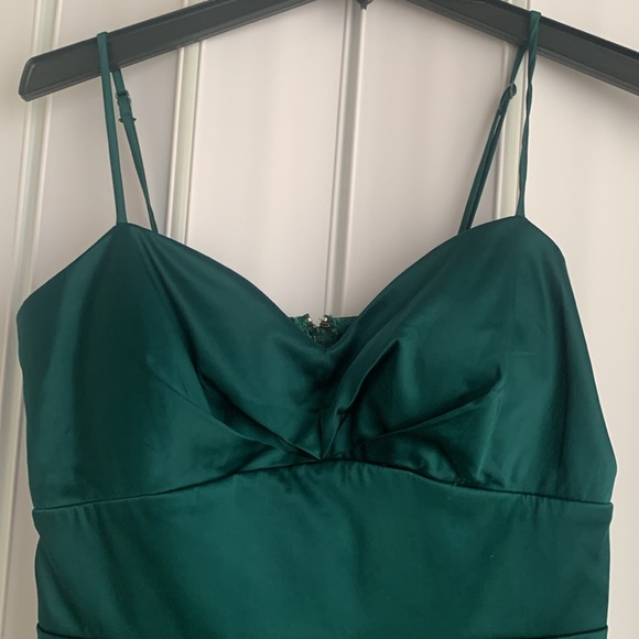 Green minidress - Picture 2 of 3